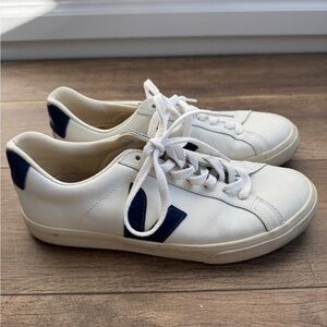 Women’s Veja Sneaker Size 9.5 White Blue
